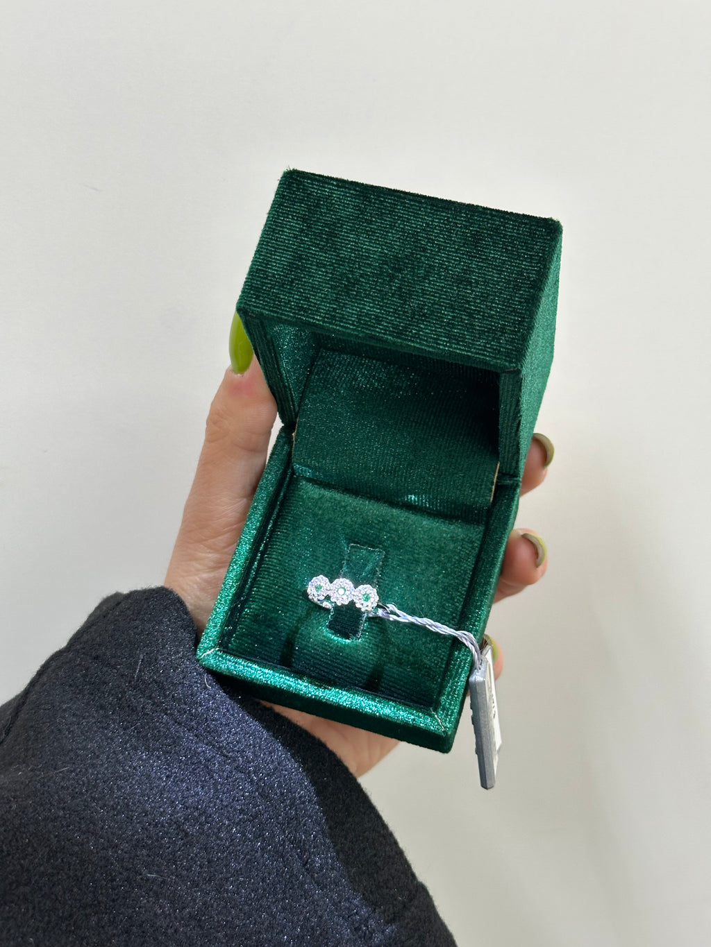ANELLO TRILOGY ORO 18KT CON SMERALDI E DIAMANTI
