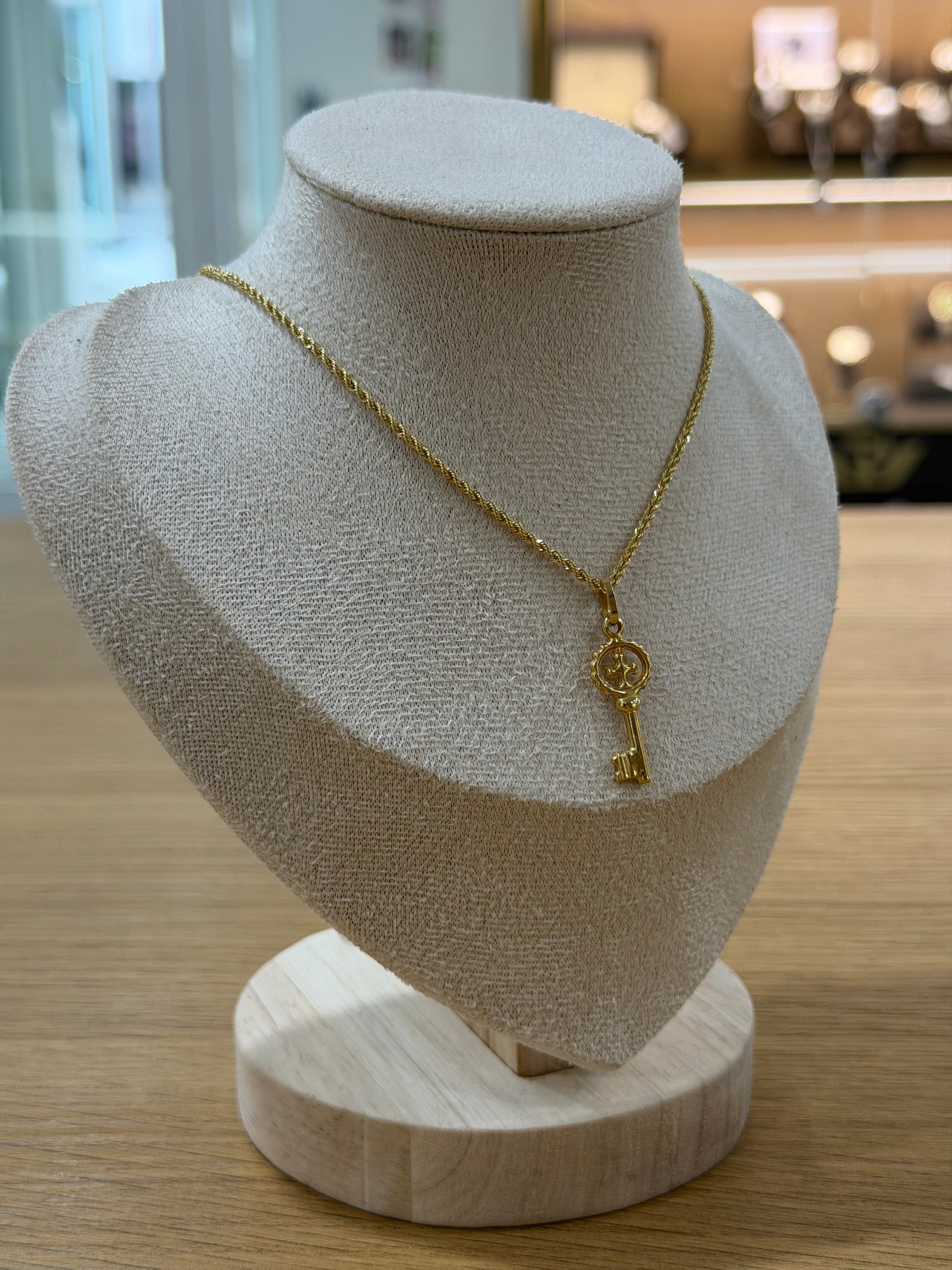 COLLANA ORO 18KT CON CIONDOLO CHIAVE
