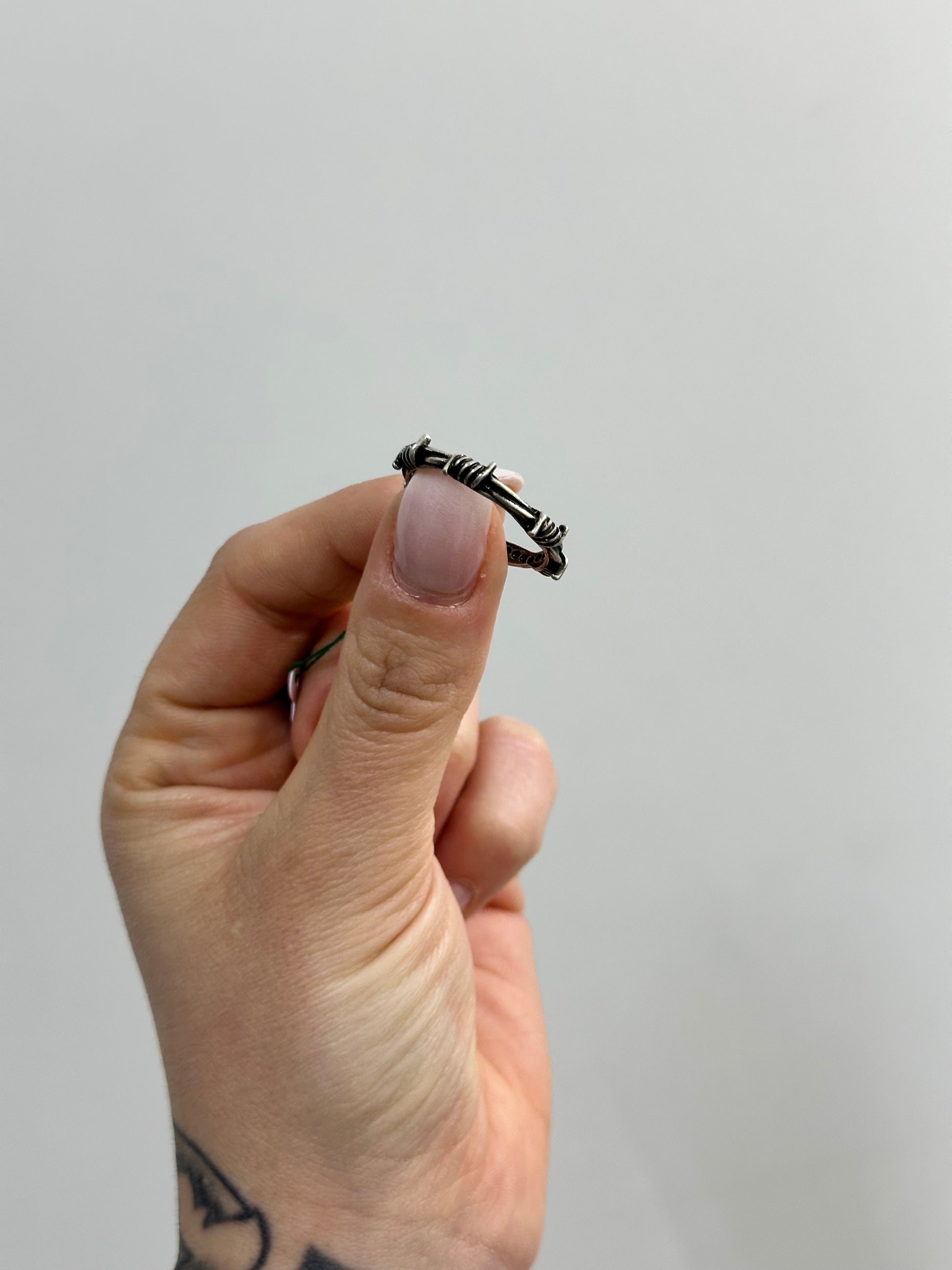 ANELLO FILO SPINATO ARGENTO 925
