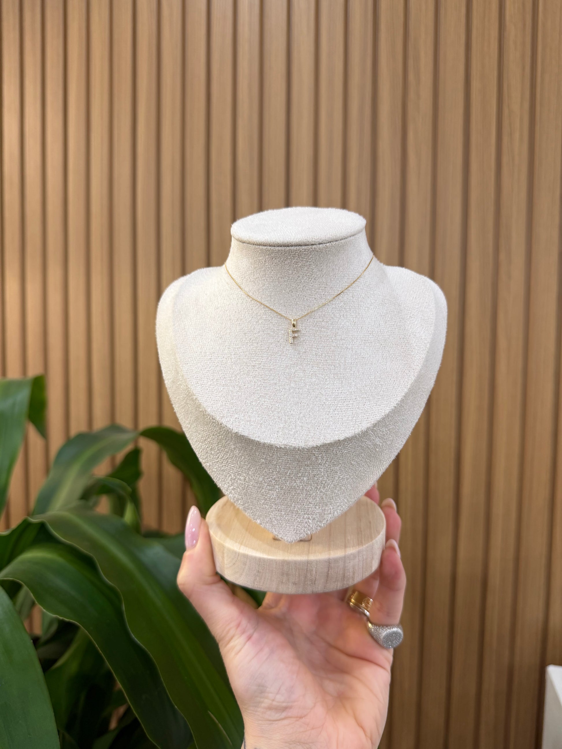 COLLANA INIZIALE F ORO 9 CARATI CON DIAMANTINI