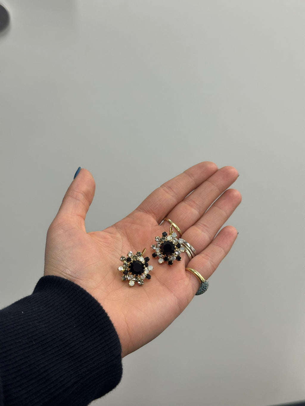 ORECCHINI SAKI PIETRE BIANCHE E NERE