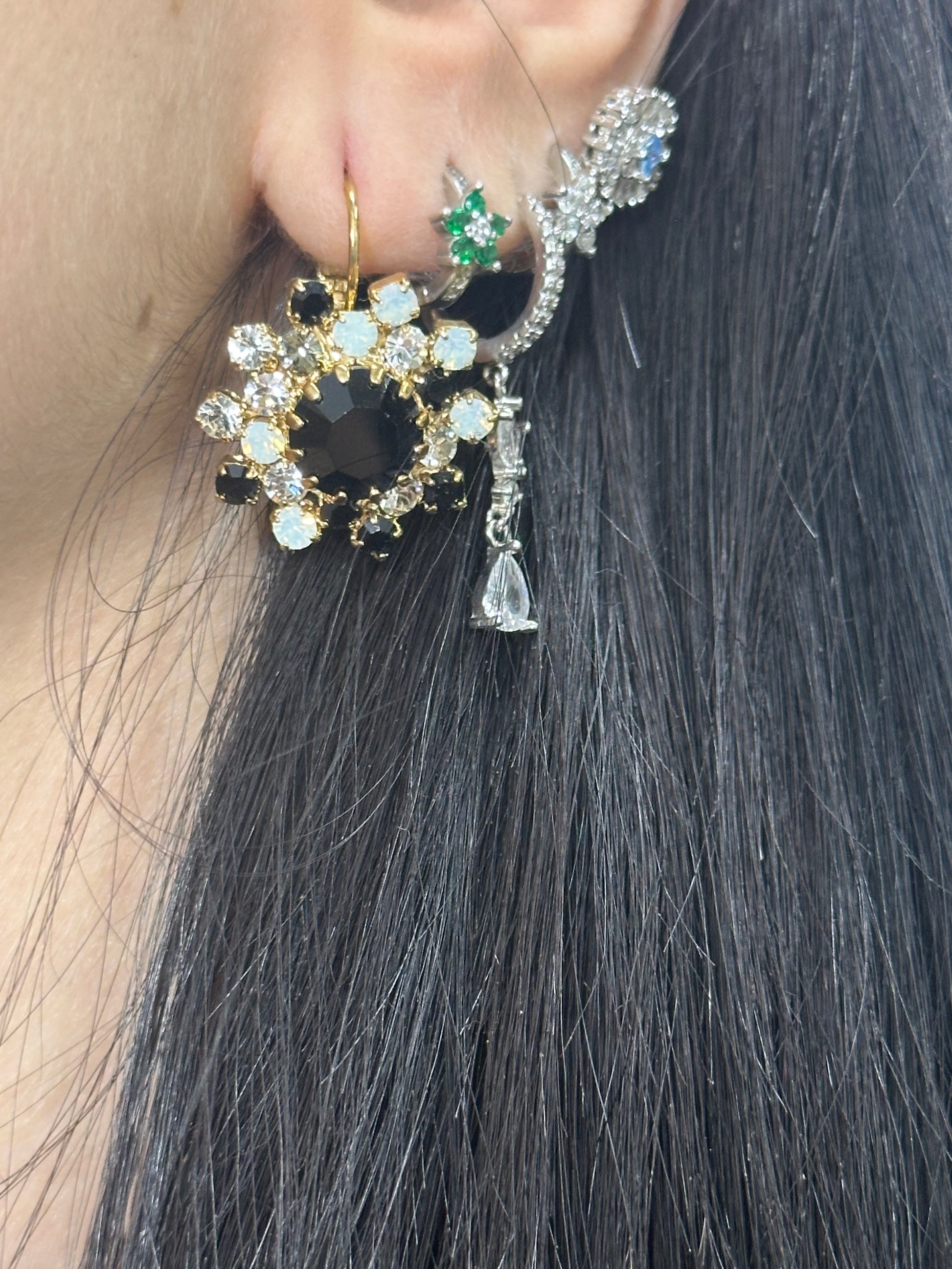 ORECCHINI SAKI PIETRE BIANCHE E NERE