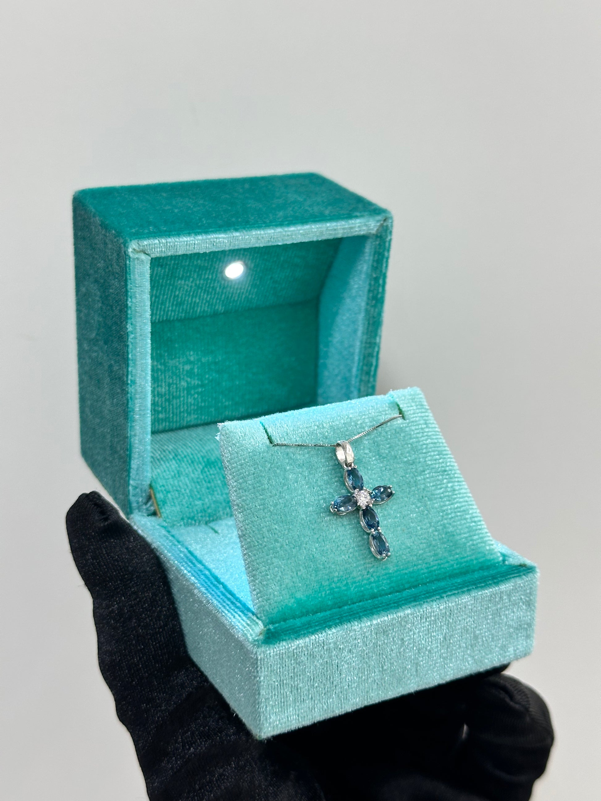 COLLANA CON CROCE ORO 18KT