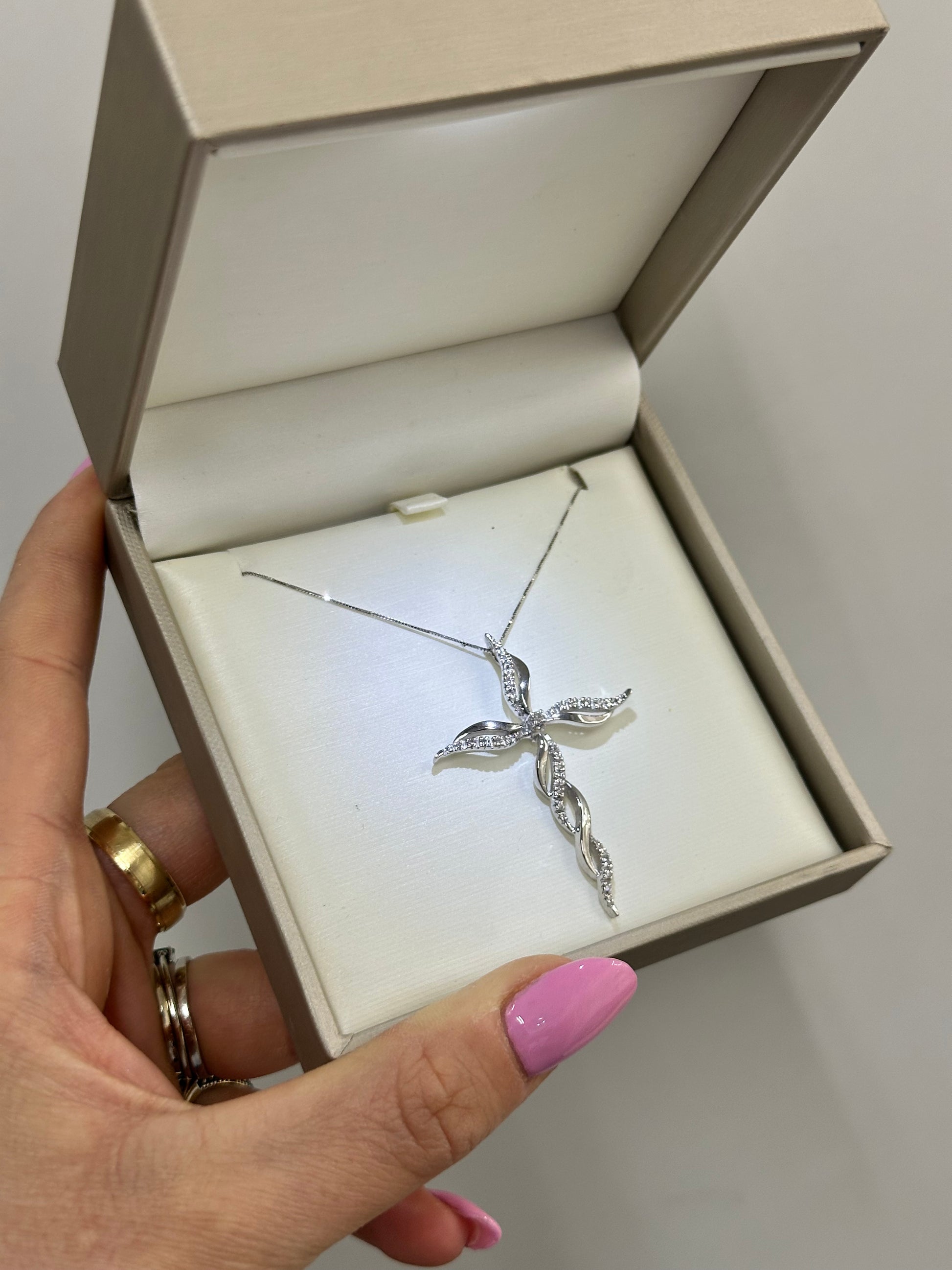 COLLANA CON CROCE ORO E DIAMANTI