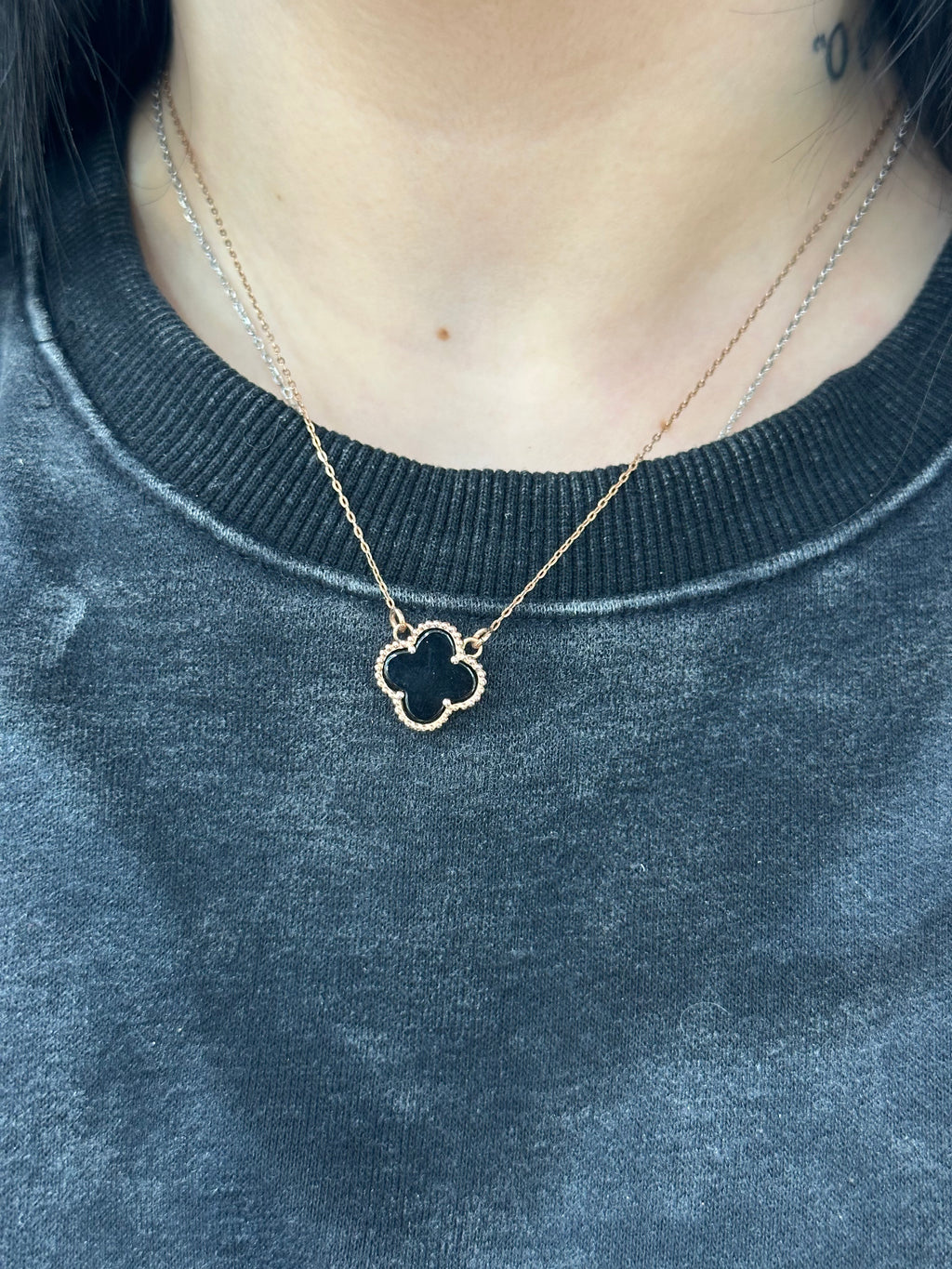 COLLANA QUADRIFOGLIO PIETRE NERE