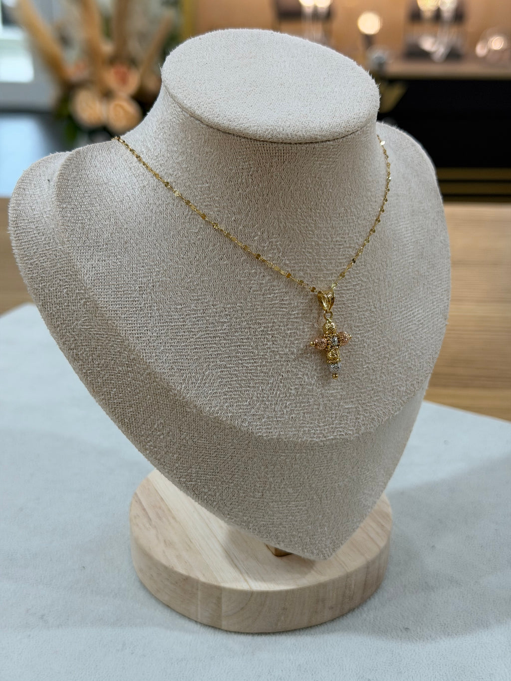 COLLANA IN ORO 18KT CON CROCE MILLE LUCI
