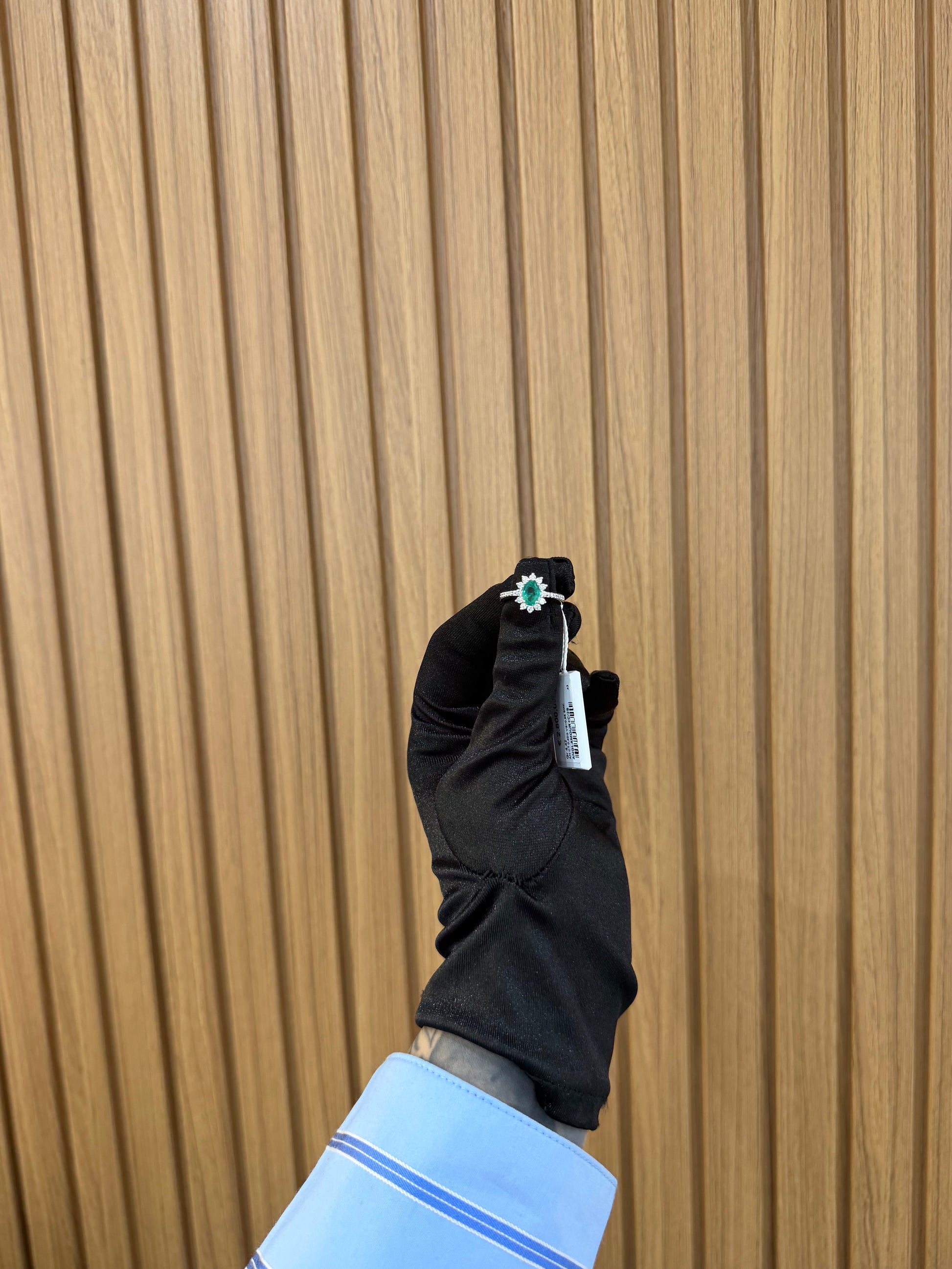 ANELLO ORO 18KT CON DIAMANTI E SMERALDO