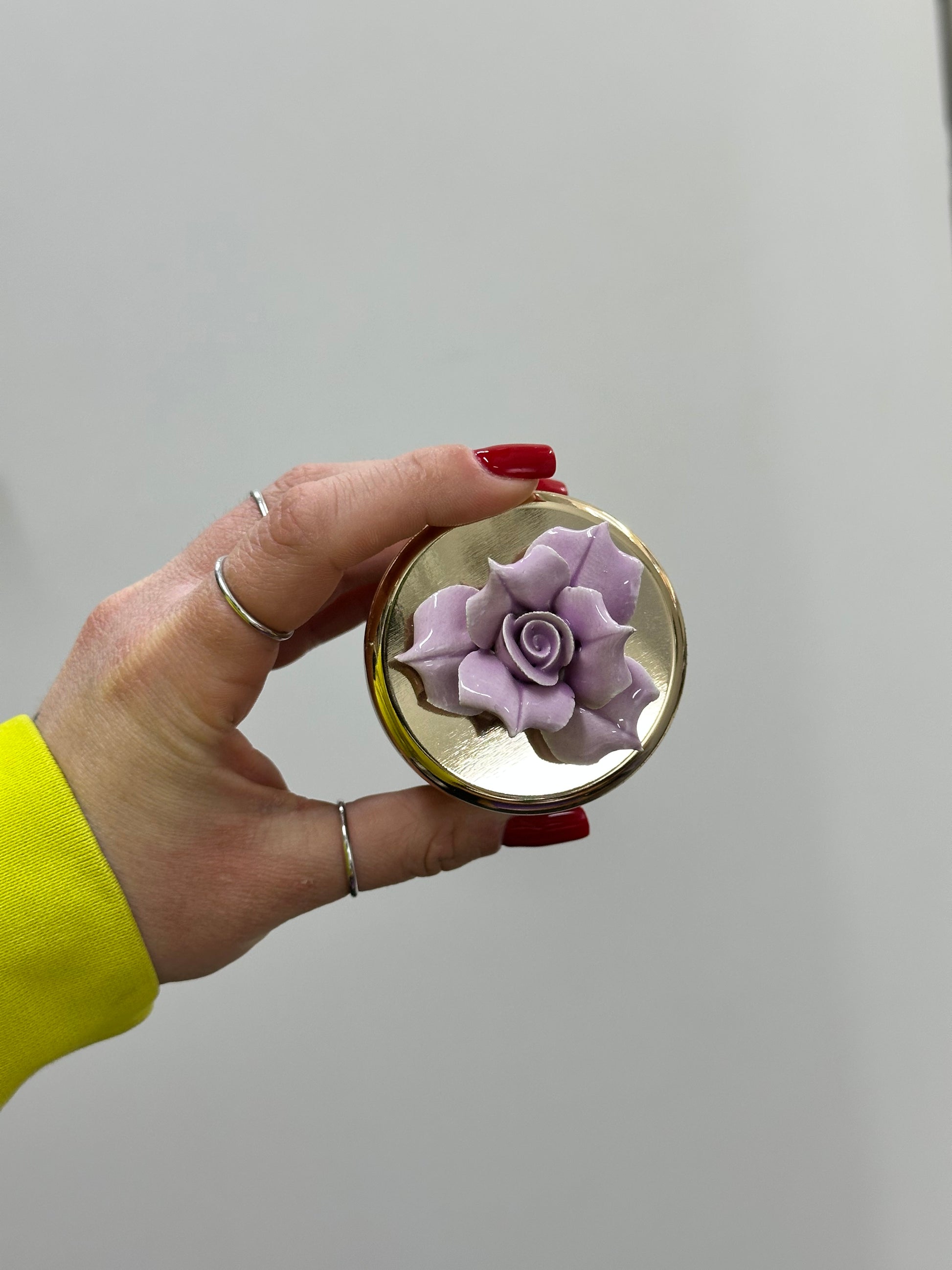 CANDELA PROFUMATA CON ROSA IN CERAMICA PICCOLA