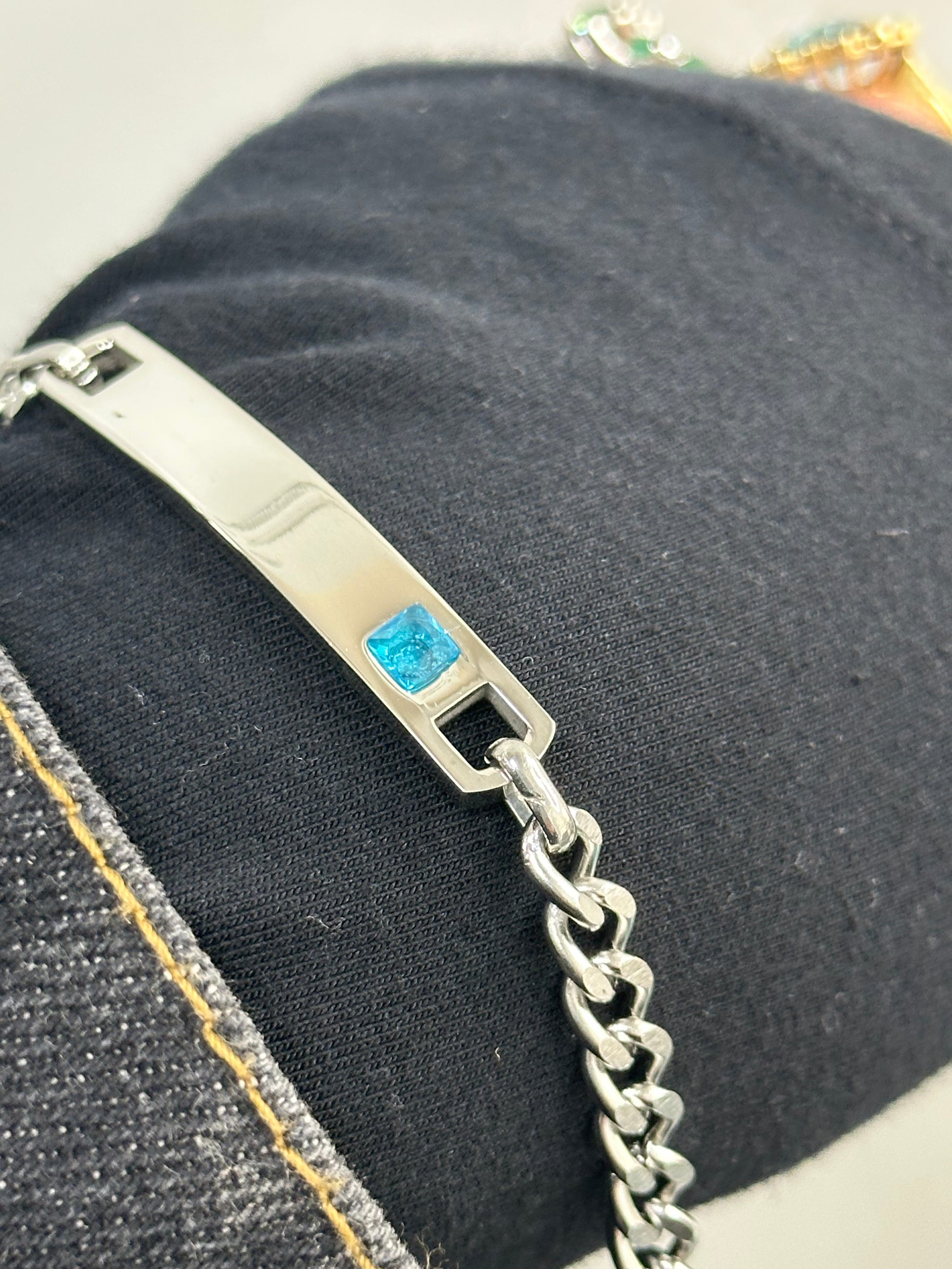 BRACCIALE ACCIAIO CON TARGA E ZIRCONE