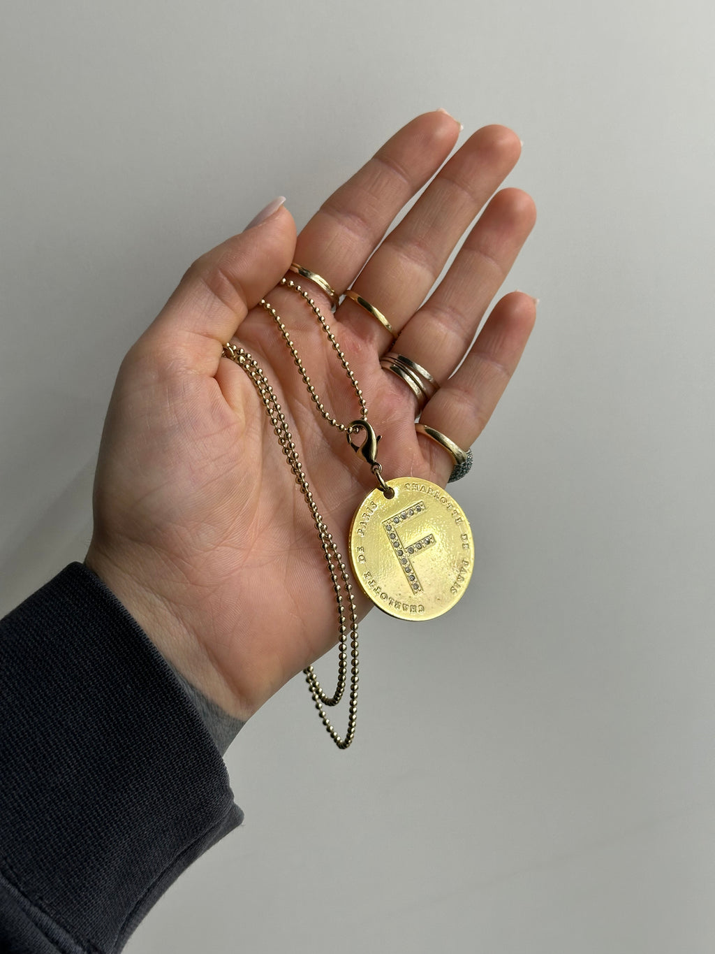 COLLANA INIZIALE IN ACCIAIO CON ZIRCONI LETTERA F