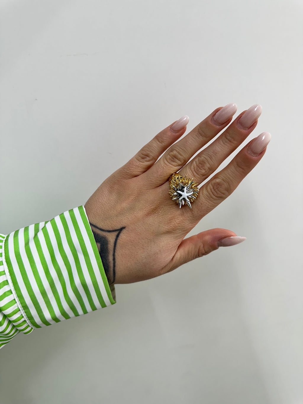 ANELLO AMO CAPRI CON RICCIO CAPRESE E STELLE MARINE BIANCHE