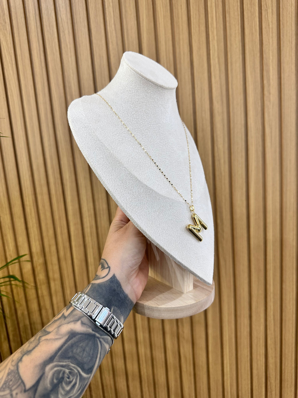 COLLANA SPECCHIATA IN ORO 18KT CON INIZIALE M