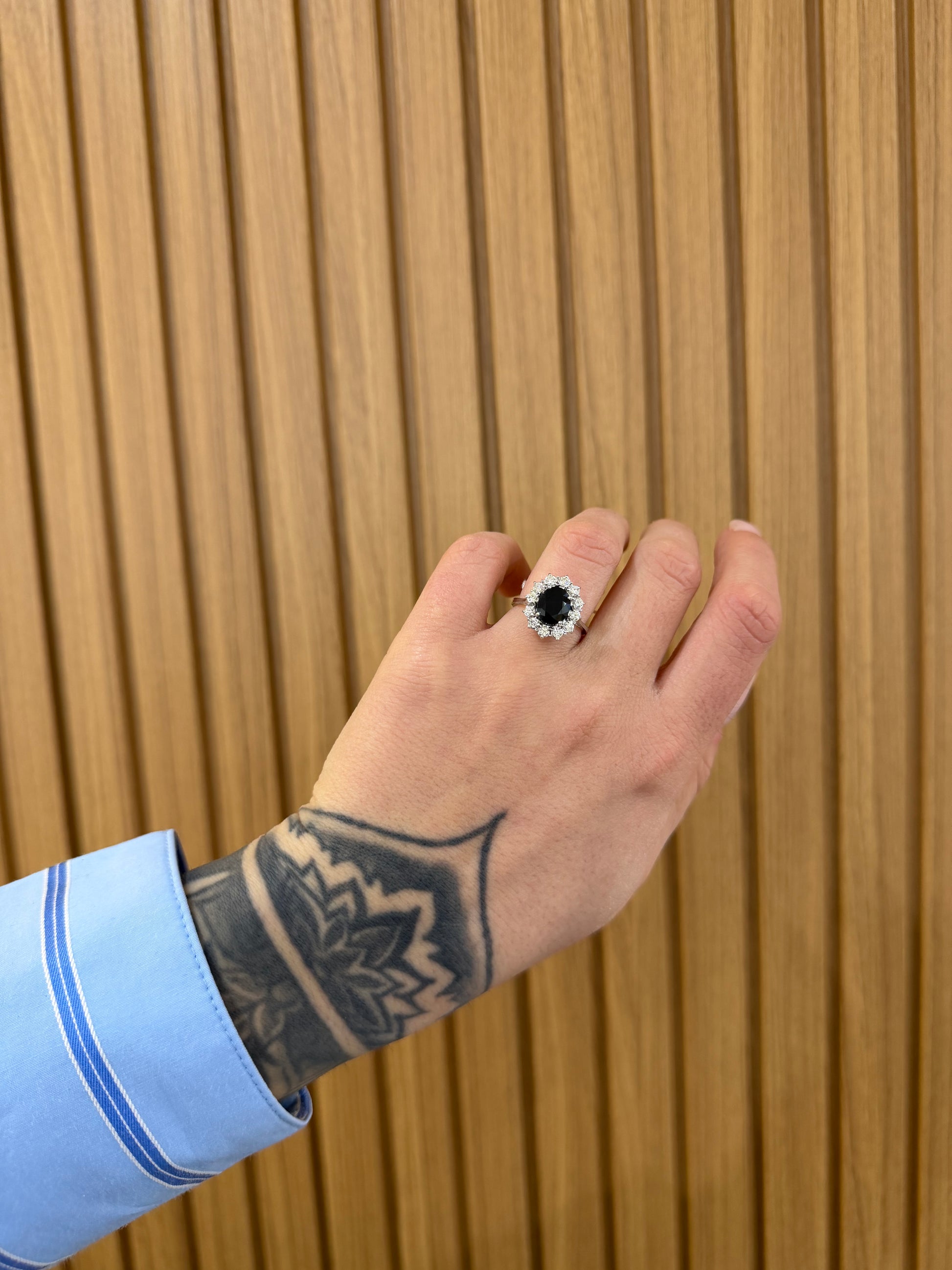 ANELLO ORO 18KT CON DIAMANTI E ZAFFIRO BLU