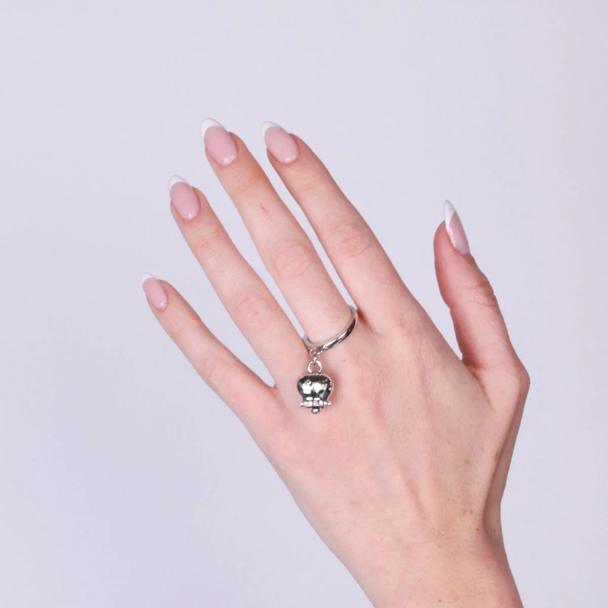 ANELLO IN ACCIAIO CON CAMPANELLA E LOGO AMO CAPRI