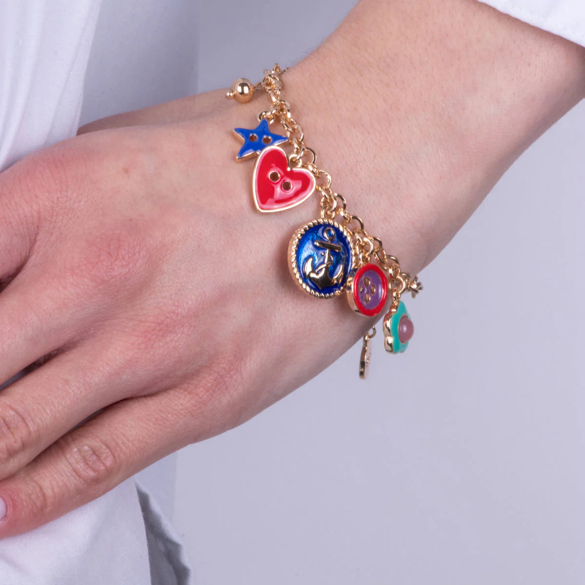 BRACCIALE IN METALLO CON CIONDOLI SMALTATI SANTORINI